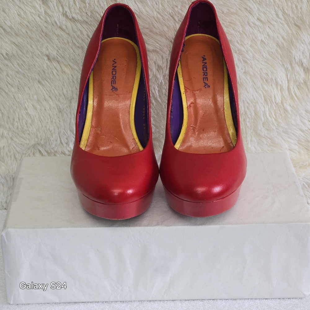 ANDREA WOMEN'S RED HEELS SIZE 23/ US 6